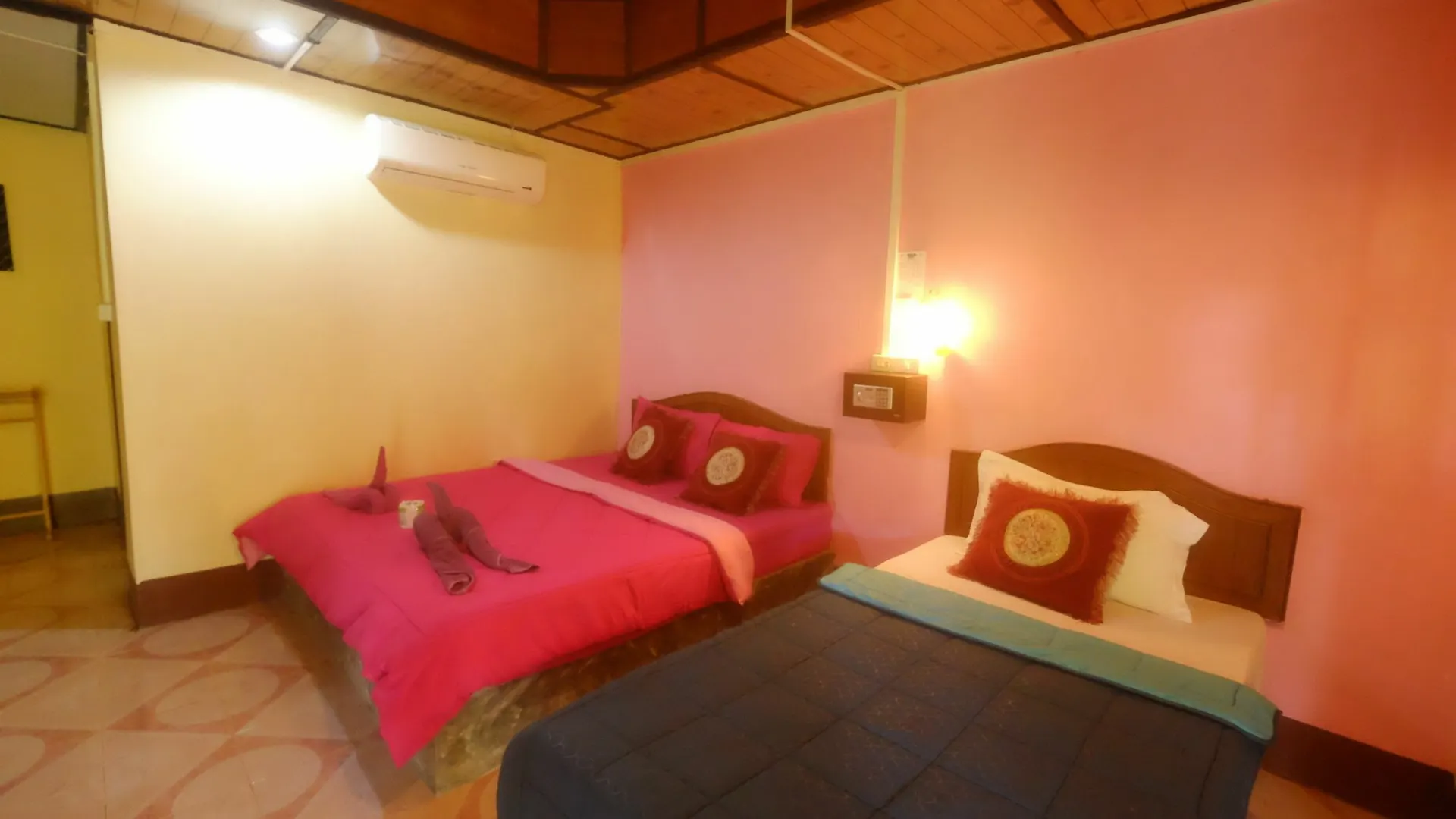 Semesteranläggning (resort) Lanta Sunmoon Bungalow Ko Lanta Thailand